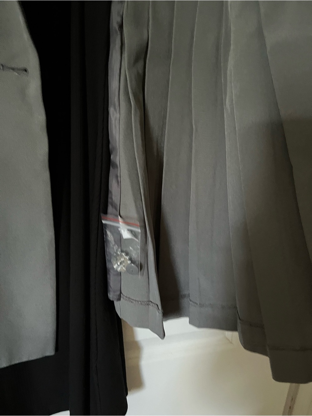 VENUS Charcoal Gray Double-Breasted Pleated Blazer with Decorative Buttons - Picture 2 of 7